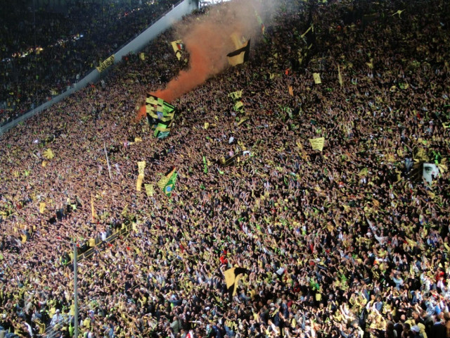 Crowd soccer game smoke flags free wallpaper - medium preview image