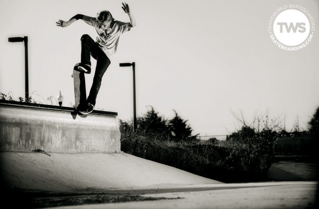 Man skateboard ramp park sky #2 free wallpaper - medium preview image