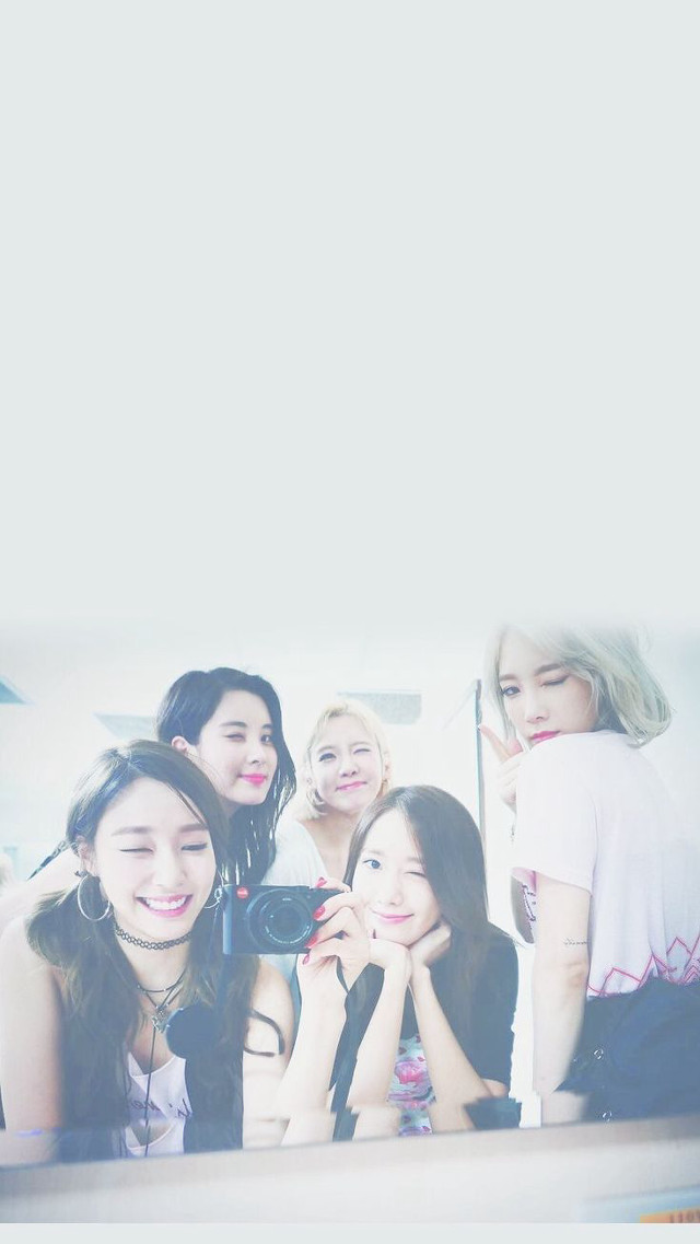 Women group mirror photo camera free wallpaper - medium preview image