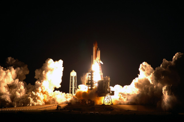 Rocket launch smoke billowing sky free wallpaper - medium preview image