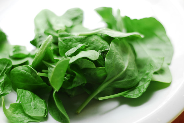 Green leafy vegetables table knife free wallpaper - medium preview image