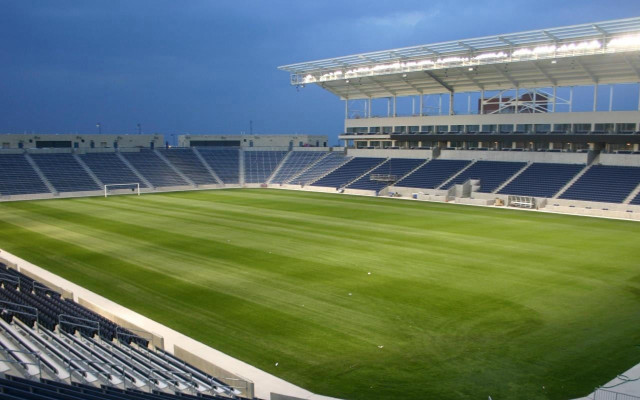 Large empty stadium green field #3 free wallpaper - medium preview image