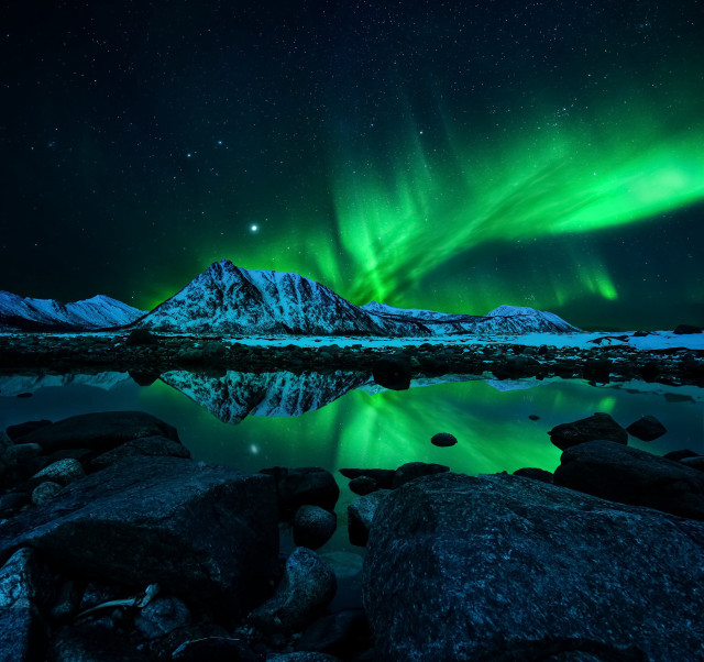 Aurora borealis mountain lake reflection free wallpaper - medium preview image
