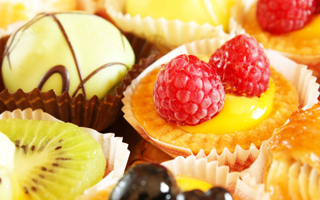 Cupcakes fruit toppings chocolate side free wallpaper - medium preview image