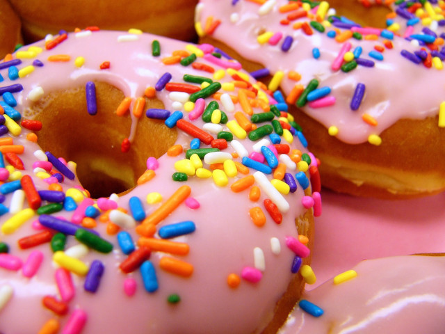 Close up doughnuts sprinkles pink free wallpaper - medium preview image