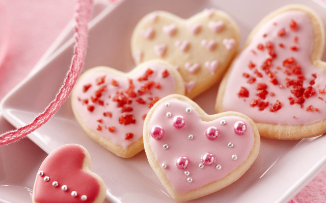 Heart shaped cookies pink icing free wallpaper - medium preview image