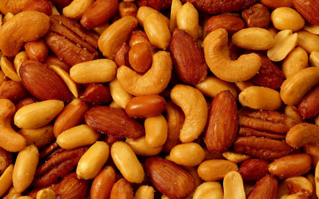 Nuts kernels pile image display free wallpaper - medium preview image