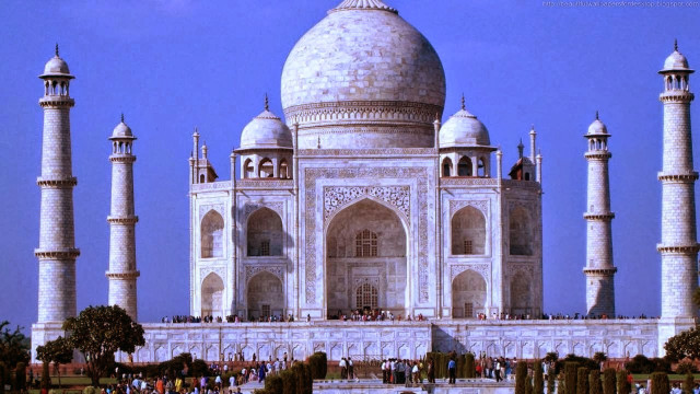 Large white building dome people free wallpaper - medium preview image