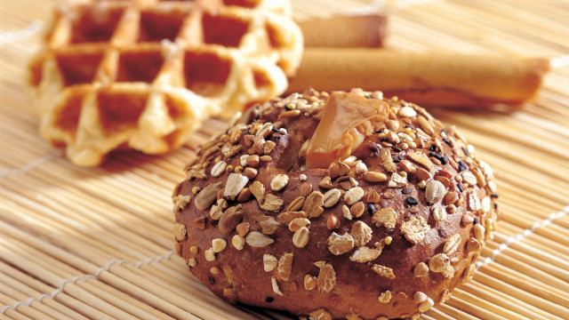 Doughnut closeup mat waffle cinnamon free wallpaper - medium preview image