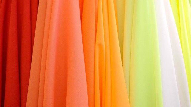 Colored dresses store window red #2 free wallpaper - medium preview image