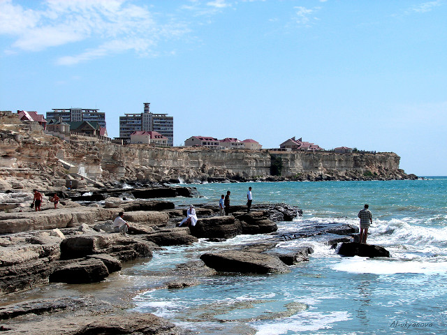 Rocky beach group people ocean free wallpaper - medium preview image