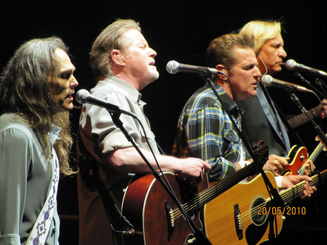 Group singing microphones guitars stage free wallpaper - medium preview image