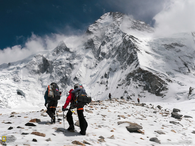 Hiking snow covered mountain group free wallpaper - medium preview image