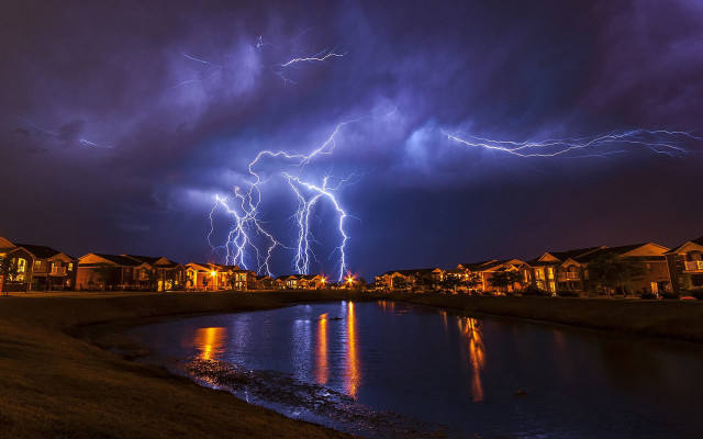 Lightning strikes city night time #2 free wallpaper - medium preview image