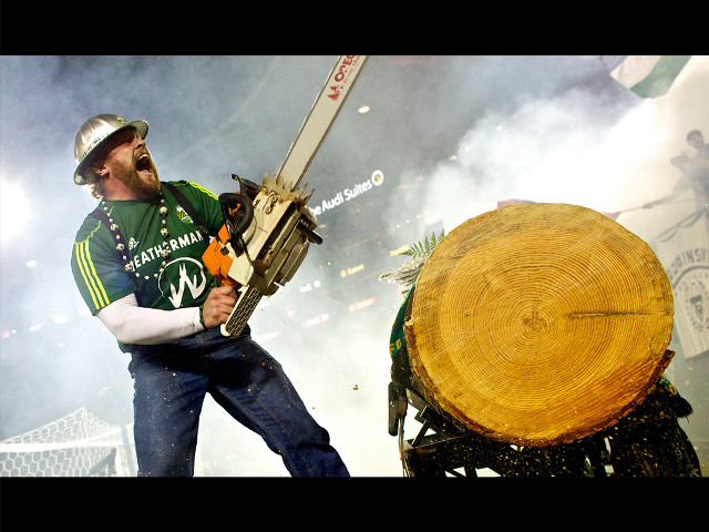 Man chainsaw tree stump stage free wallpaper - medium preview image