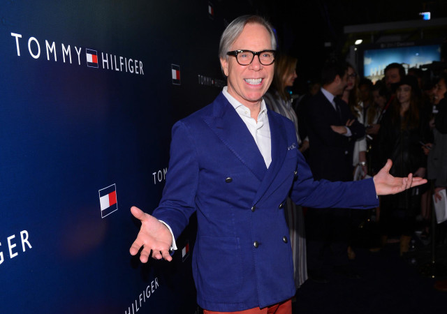 Man blue suit red pants free wallpaper - medium preview image