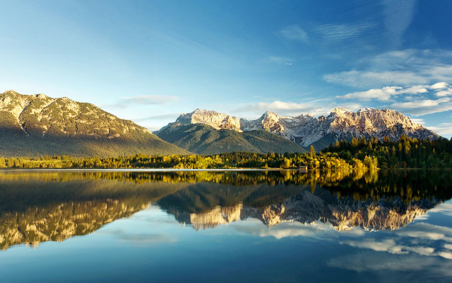 Mountain range reflection lake clear free wallpaper - medium preview image