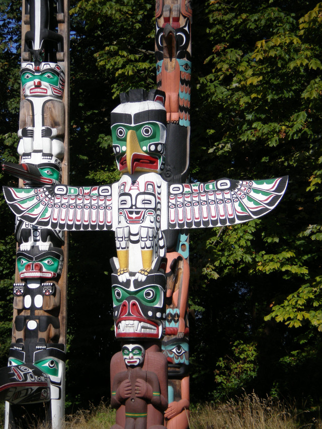 Totem statue forest trees bushes free wallpaper - medium preview image