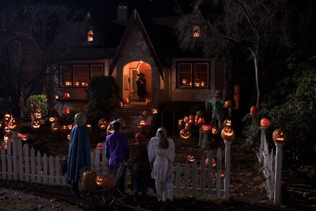 Costumed people outside house pumpkins free wallpaper - medium preview image