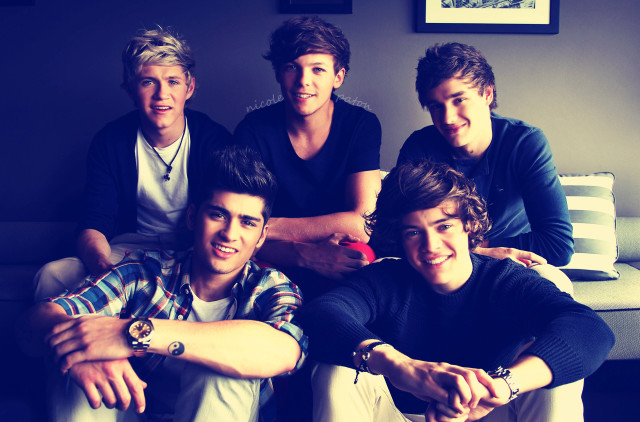 Young men couch living room free wallpaper - medium preview image