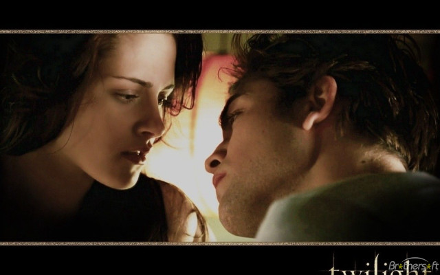 Man woman kissing twilight saga free wallpaper - medium preview image