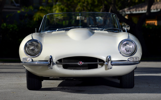 White sports car parking lot #39 free wallpaper - medium preview image