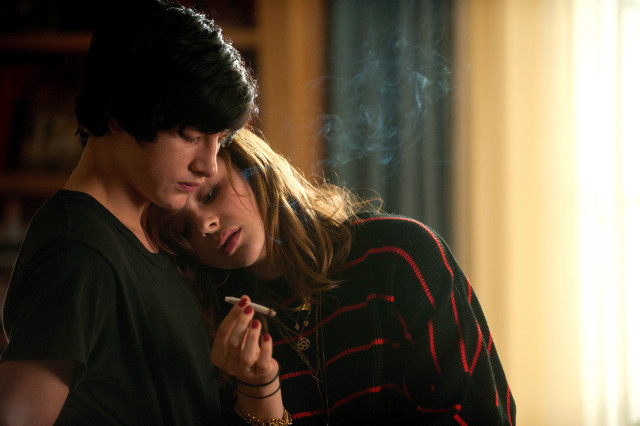 Man woman smoking cigarettes room free wallpaper - medium preview image