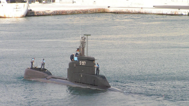 Submarine men boat water side free wallpaper - medium preview image