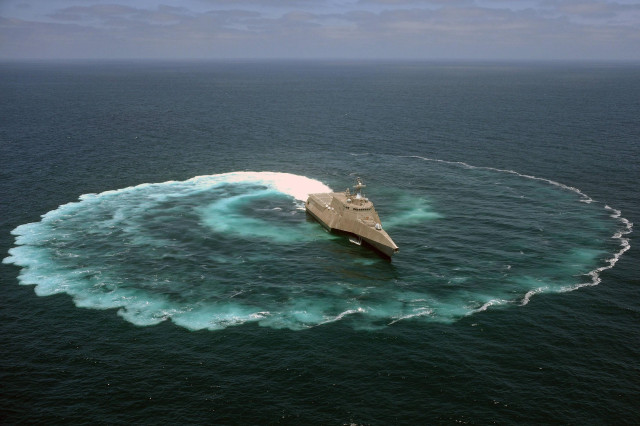 Large boat water wake ship free wallpaper - medium preview image