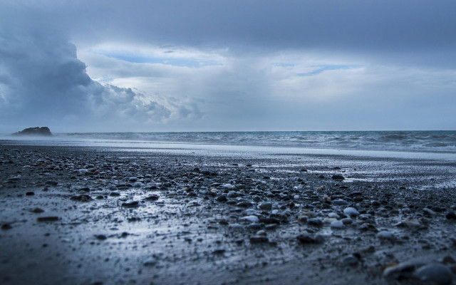 Beach rocks water cloud island free wallpaper - medium preview image