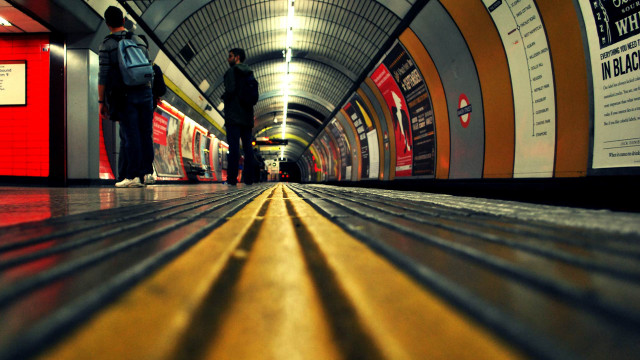 Couple people train platform yellow free wallpaper - medium preview image