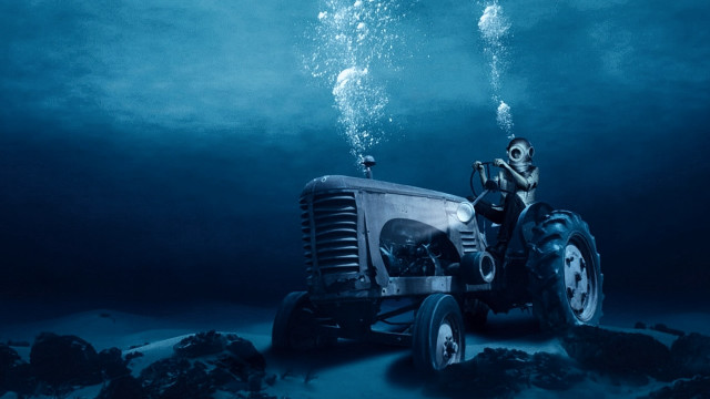 Tractor underwater ocean rocks bubbles free wallpaper - medium preview image