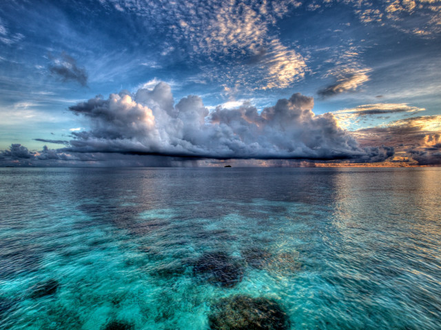 Large body water cloudy sky free wallpaper - medium preview image