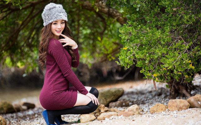 Woman red dress hat posing #2 free wallpaper - medium preview image