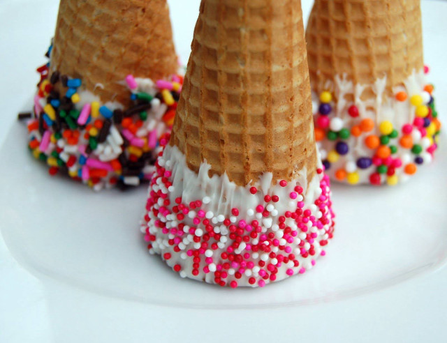 Three cones sprinkles candy plate free wallpaper - medium preview image
