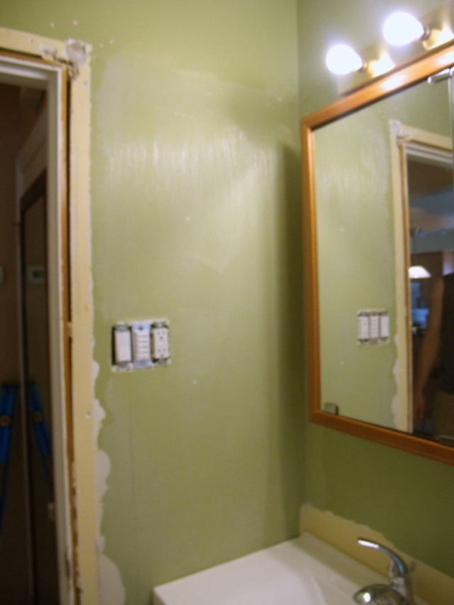 Bathroom sink corner mirror person free wallpaper - medium preview image