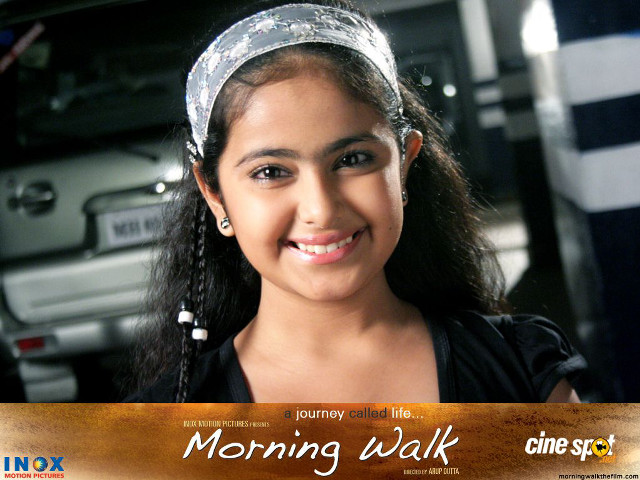 Young girl smiling car morning free wallpaper - medium preview image