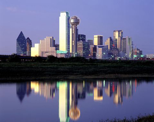 City skyline lake water tower free wallpaper - medium preview image