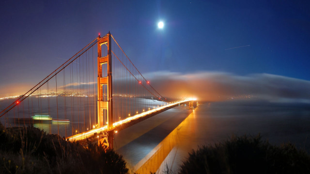 Foggy night golden gate bridge free wallpaper - medium preview image