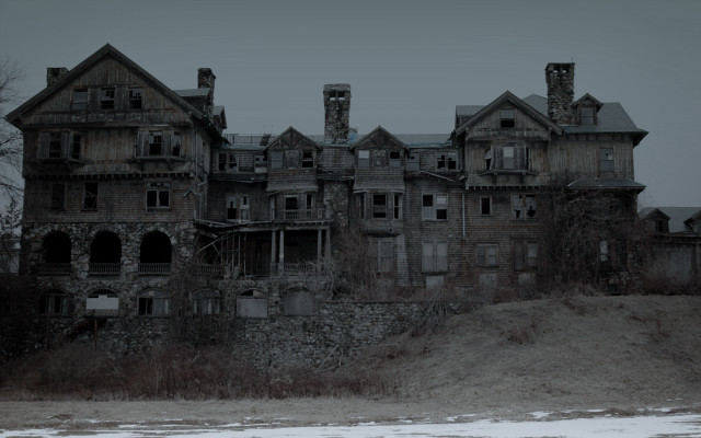 Large old building clock tower free wallpaper - medium preview image