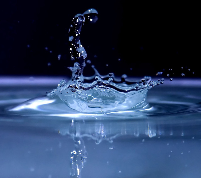 Water splash blue black white free wallpaper - medium preview image