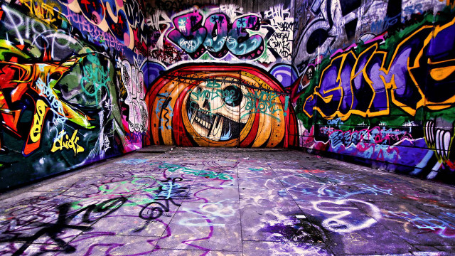 Graffiti room skull wall door #2 free wallpaper - medium preview image