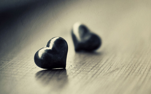 Two hearts tabletop blurry background free wallpaper - medium preview image