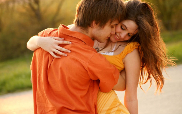 Man woman hugging street sunlight free wallpaper - medium preview image