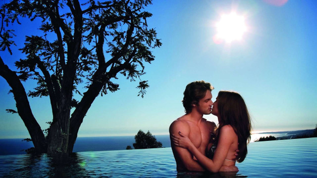 Man woman kissing pool tree free wallpaper - medium preview image