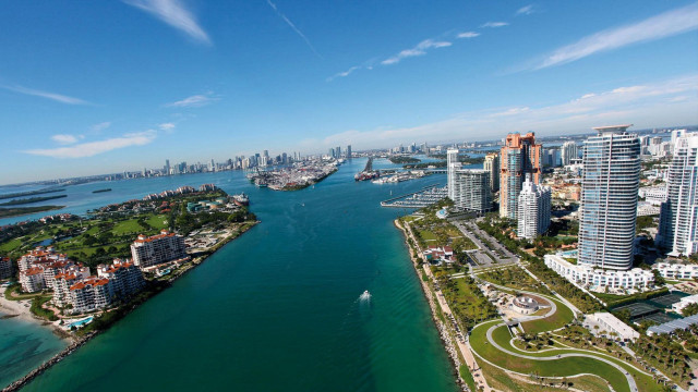 City river boat water background free wallpaper - medium preview image