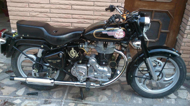 Motorcycle parked brick building door free wallpaper - medium preview image