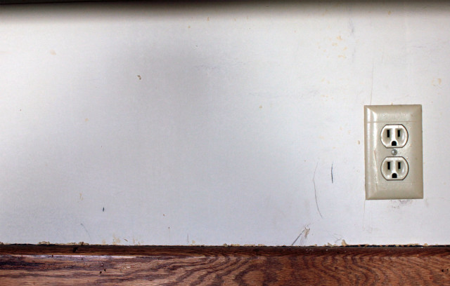 White light switch white wall free wallpaper - medium preview image