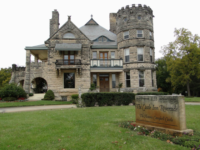 Large stone building castle inn free wallpaper - medium preview image