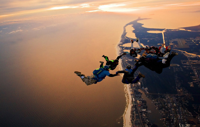 Skydiving couple city water sunset free wallpaper - medium preview image